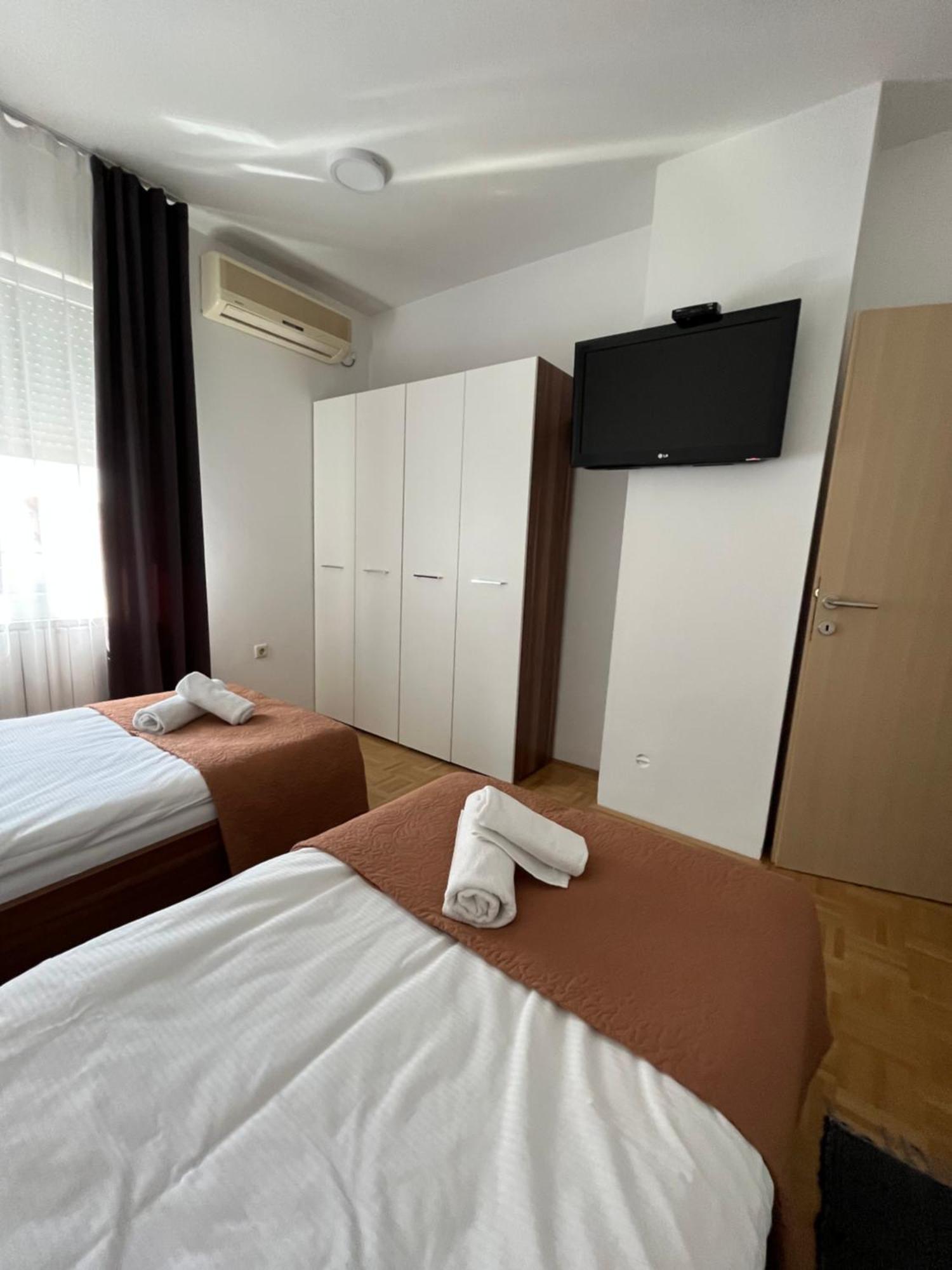For5 Apartman Ðakovo Kültér fotó